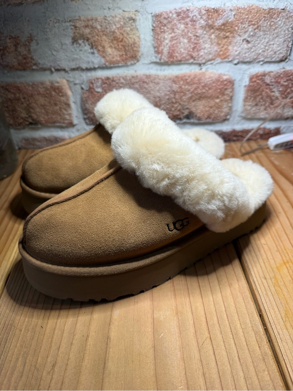 NWOT Ugg Disquette Slipper Size 39 (US 8)